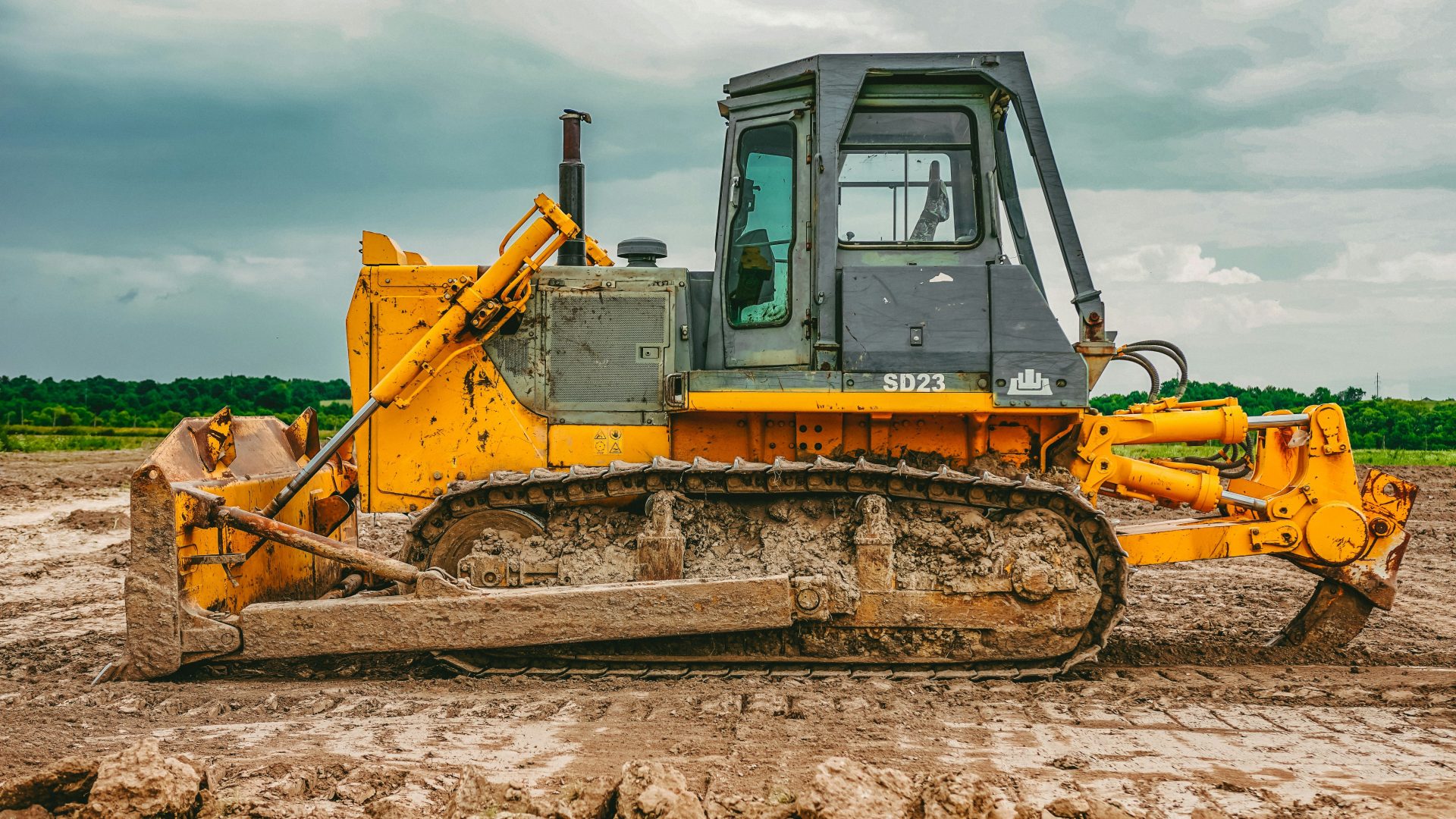yellow and black heavy equipment